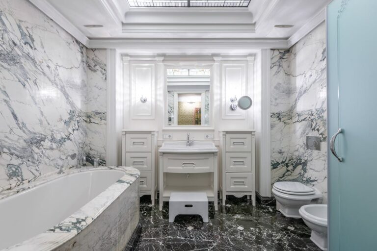 Transform Your Bathroom : Tips for a Stunning Renovation in 2023