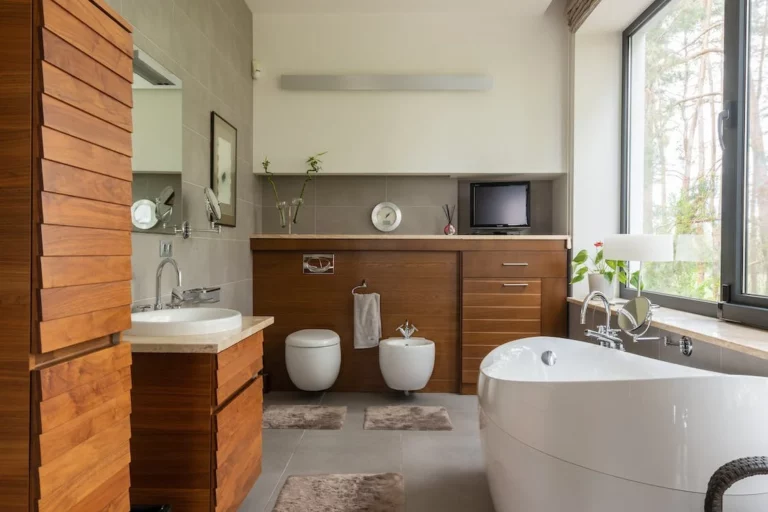 Maximizing Vertical Space in Your Bathroom : Storage Ideas for Homeowners in 2023
