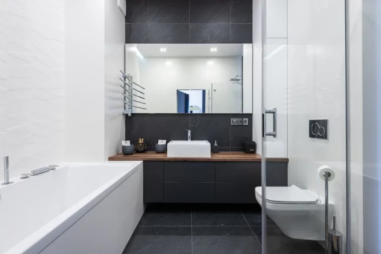 Small Bathroom with Big Impact : Space-Saving Tips for Homeowners in 2024