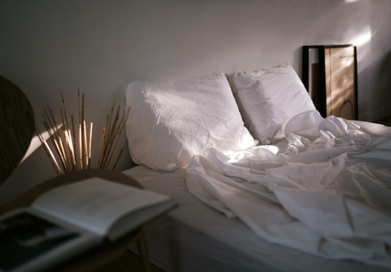 Maximizing Comfort: Choosing the Right Bedding for Your Bedroom